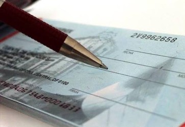 Assegno bancario e penna